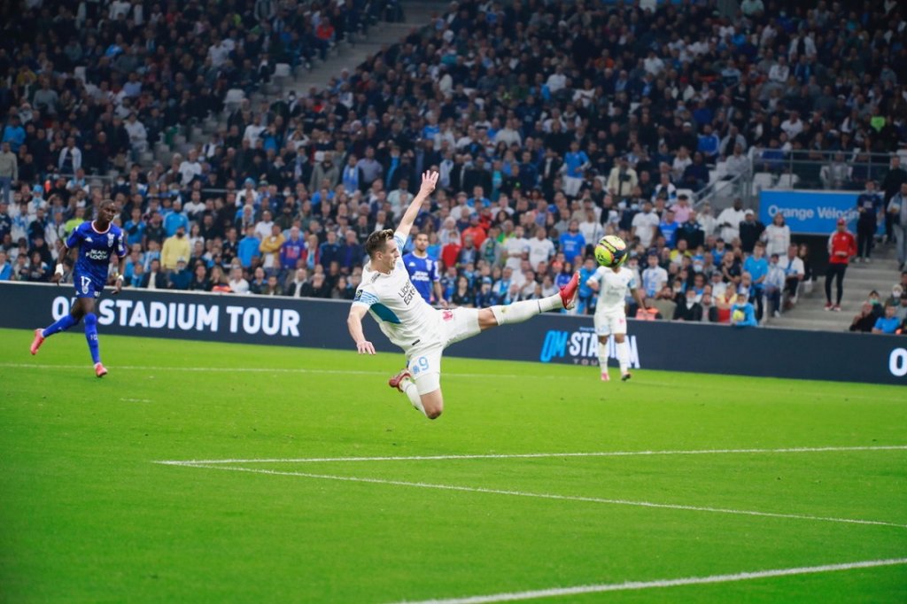 Retour gagnant pour Arkadiusz Milik qui marque le troisième but (Photo Maelis Baibche/Wallis.fr)