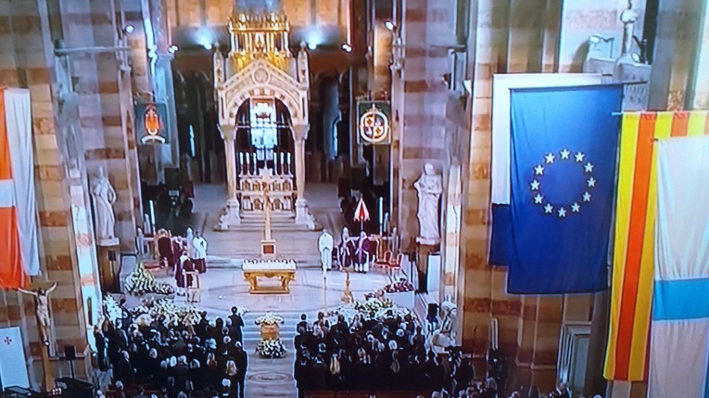Les obsèques de Bernard tapie célébrée en la cathédrale de la Major ©capture d'écran Les obsèques de Bernard tapie célébrée en la cathédrale de la Major ©capture d'écran