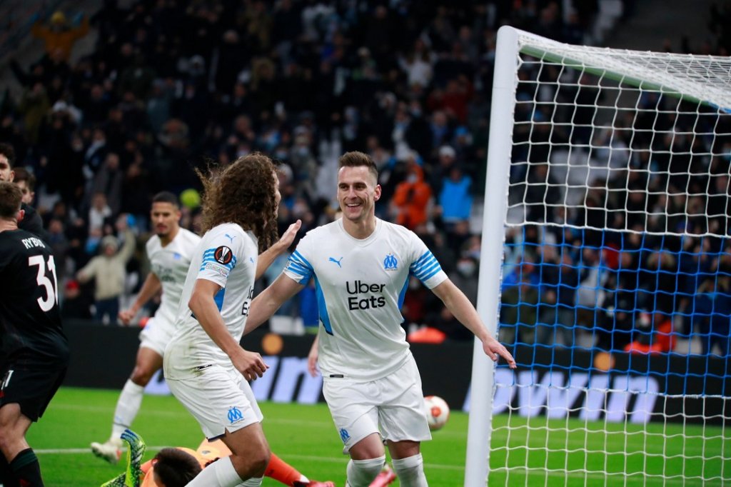 La joie du buteur félicité par Matteo Guendouzi (Photo Laurent Saccomano/Wallis.fr)