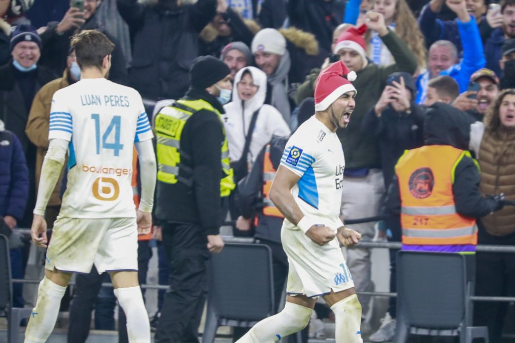 Toute la rage de Dimitri Payet avec le bonnet du Père Noël après son but égalisateur (Photo Wallis.fr/Laurent Saccomano)