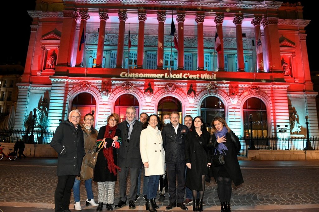 Le Palais de la Bourse a revêtu ses habits de lumière en présence de (de gauche à droite): Georges Garat, Elodie Garcia, Marie-Pierre Cartier, Laurent Lhardit, Guillaume Sicard, Caroline Baron, Adrien Bérard, Jean-Luc Chauvin, Philippe Zichert, Audrey Lucchinacci, Stéphanie Ragu © Claude Almodovar