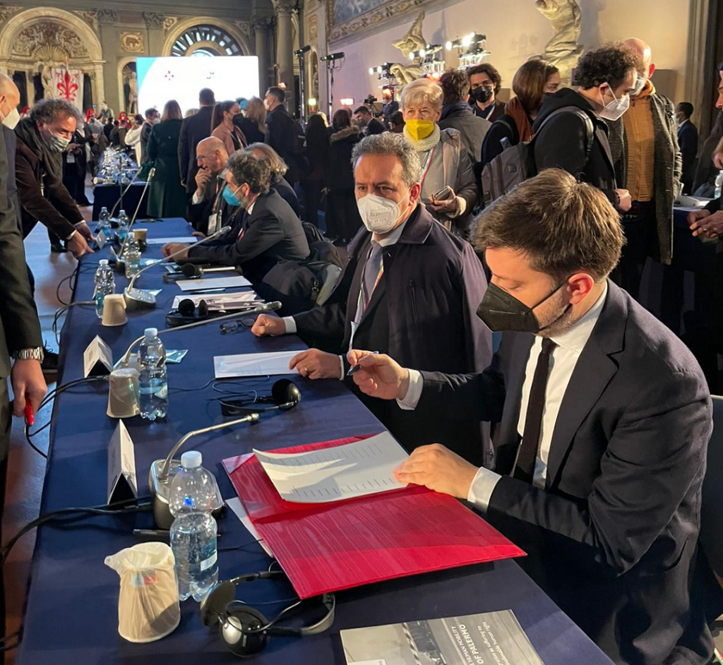 Benoît Payan vient de signer la charte de Florence, destinée à renforcer le dialogue et la coopération des villes méditerranéennes ©villedemarseille