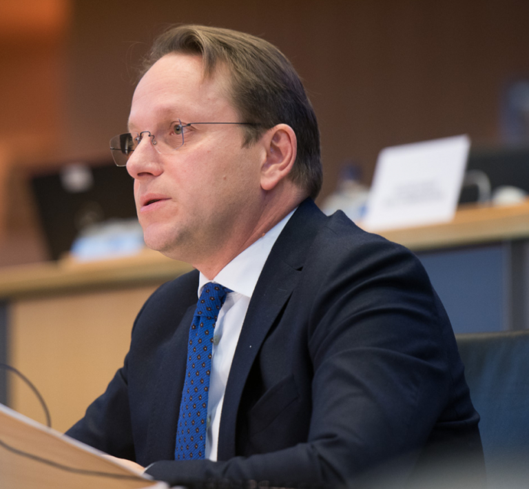 Le commissaire européen Olivér Várhelyi © European Parliament