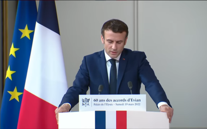 Intervention d'Emmanuel Macron dans le cadre du 60e anniversaire des accords d’Évian (Capture d'écran)