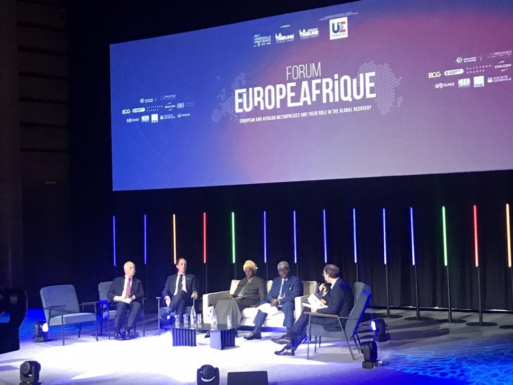 La première table ronde aborde un new deal économique et financier avec l'Afrique © FEA