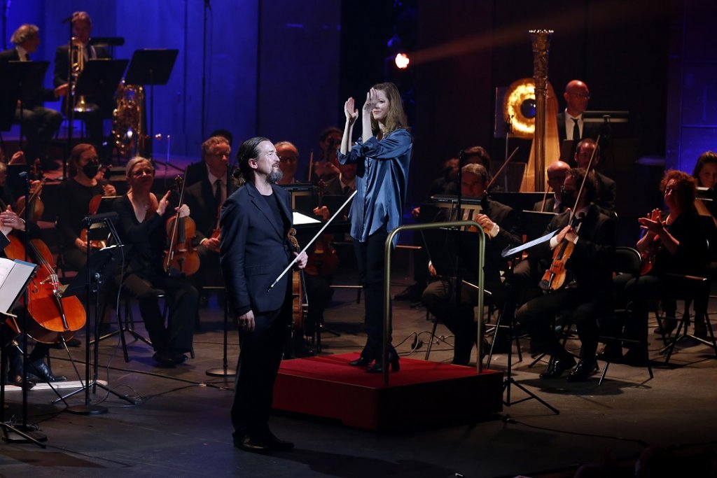Barbara Hannigan et Christian Tetzlaff  à l’issue d’une interprétation sensible du concerto « A la mémoire d’un ange » de Berg. (Photo Caroline Doutre/Festival de Pâques)