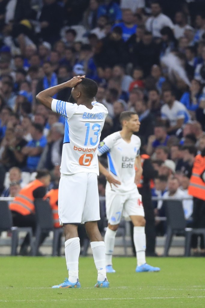 La détresse de Cédric Bakambu entré en jeu en fin de match et qui se prend la tête (Photo Laurent Saccomano/ Wallis.fr)