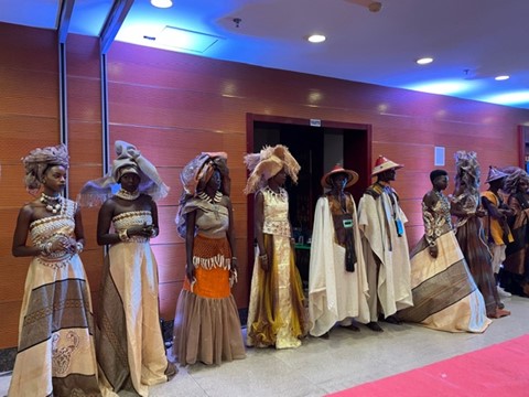 Défilé de mode de la styliste Oumou Sy (Photo Antoine Viallet)