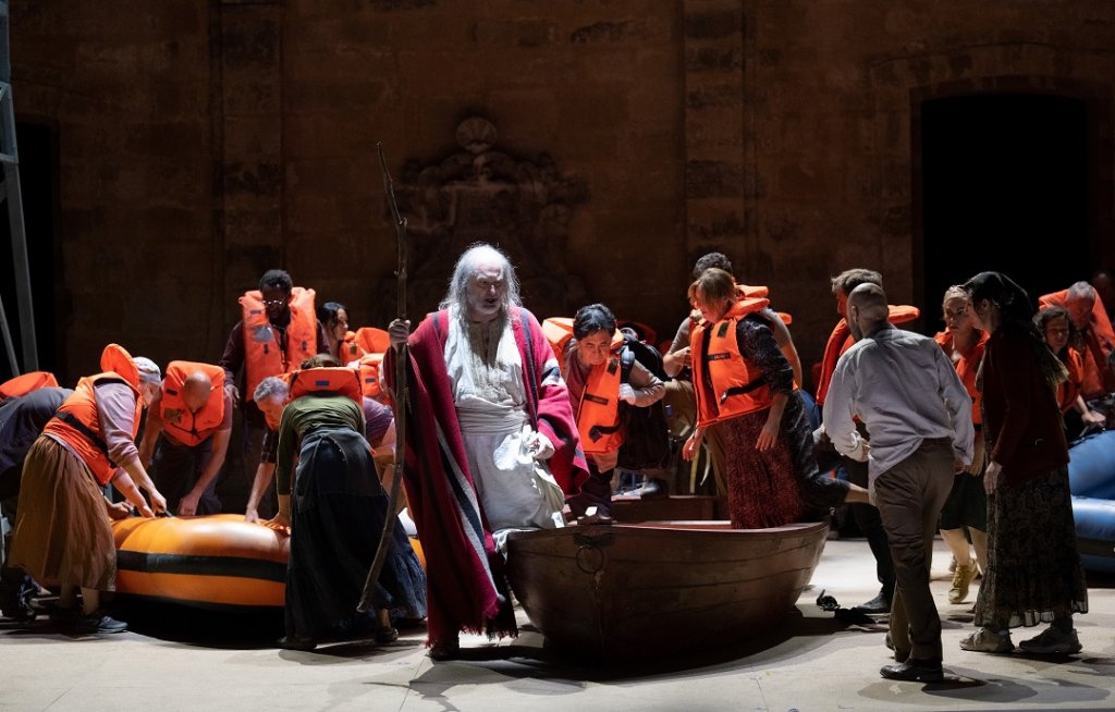 Beaucoup trop de clichés pour cette mise en scène de Moïse et Pharaon (Photo Monika Rittershaus)