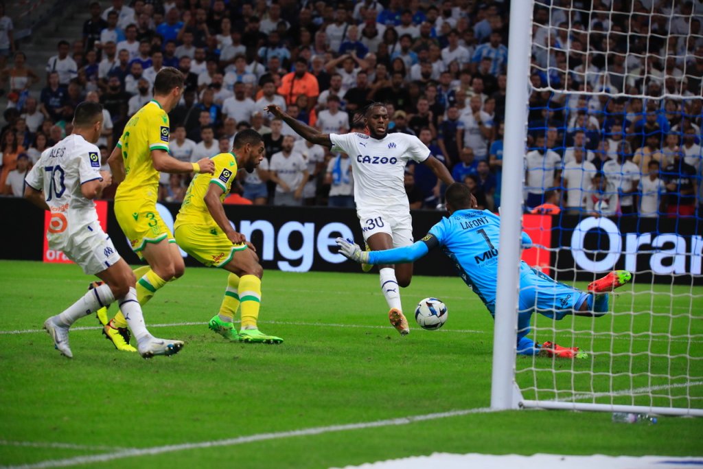 Nuno Tavares échoue sur Alban Lafont (Photo Laurent Saccomano/Wallis.fr)