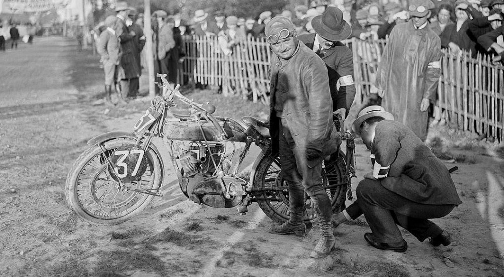 Bol d'or 1922 une course de vélo  (Photo archives Bol d'Or) Bol d'or 1922 une course de vélo  (Photo archives Bol d'Or)
