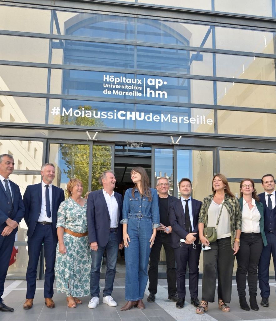 Clara Luciani est notamment entourée de Renaud Muselier, Benoît Payan, Michèle Rubirola, première adjointe au maire de Marseille, Hélène Gente-Ceaglio, conseillère départementale en charge des violences faites aux femmes et enfants, Jérémy Bacchi, sénateur des Bouches-du-Rhône © Régis Cintas-Flores Clara Luciani est notamment entourée de Renaud Muselier, Benoît Payan, Michèle Rubirola, première adjointe au maire de Marseille, Hélène Gente-Ceaglio, conseillère départementale en charge des violences faites aux femmes et enfants, Jérémy Bacchi, sénateur des Bouches-du-Rhône © Régis Cintas-Flores
