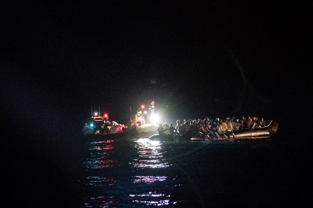 113 personnes étaient entassées à bord d'une embarcation pneumatique (Photo Michael Bunel / SOS Méditerranée)