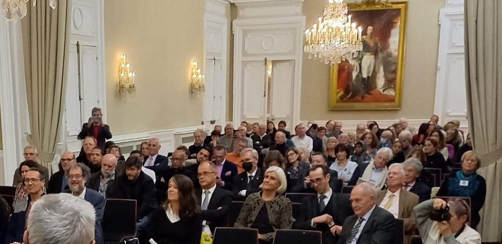 Le public, au premier rang desquels figurait Véronique Brambilla, conseillère municipale en charge de la revue Marseille, a assisté à la remise des prix dans le salon Eugénie du Palais du Pharo. (Photo Michel Marcelin)