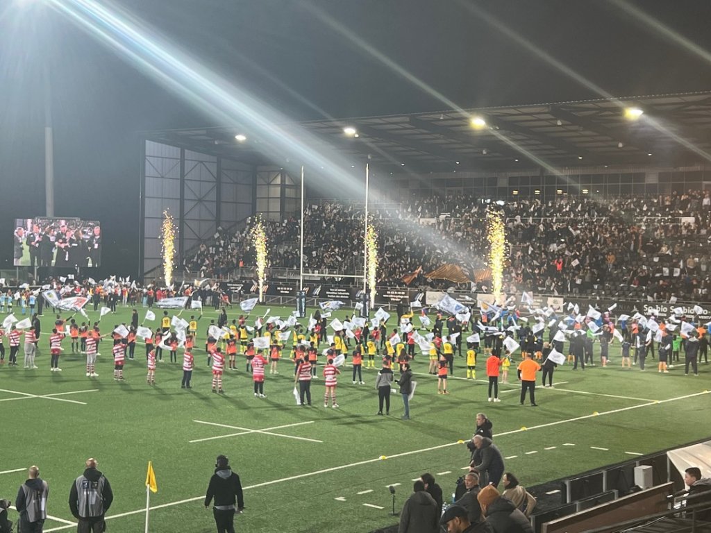 700 enfants des écoles de rugby des clubs partenaires étaient présents vendredi pour l’inauguration de la tribune sud du stade Maurice David (Photo M.E) 700 enfants des écoles de rugby des clubs partenaires étaient présents vendredi pour l’inauguration de la tribune sud du stade Maurice David (Photo M.E)