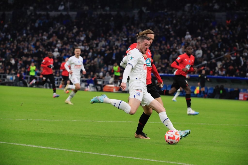 Débordement sur l’aile droite et centre de Jordan Veretout pour Matteo Guendouzi (Photo Wallis.fr) Débordement sur l’aile droite et centre de Jordan Veretout pour Matteo Guendouzi (Photo Wallis.fr)