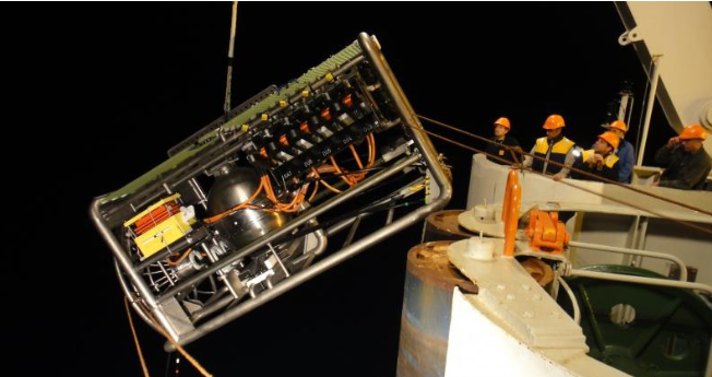 Déploiement d’un nœud de connexion du LSPM ©Damien Dornic, CPPM, CNRS / Photothèque IN2P3