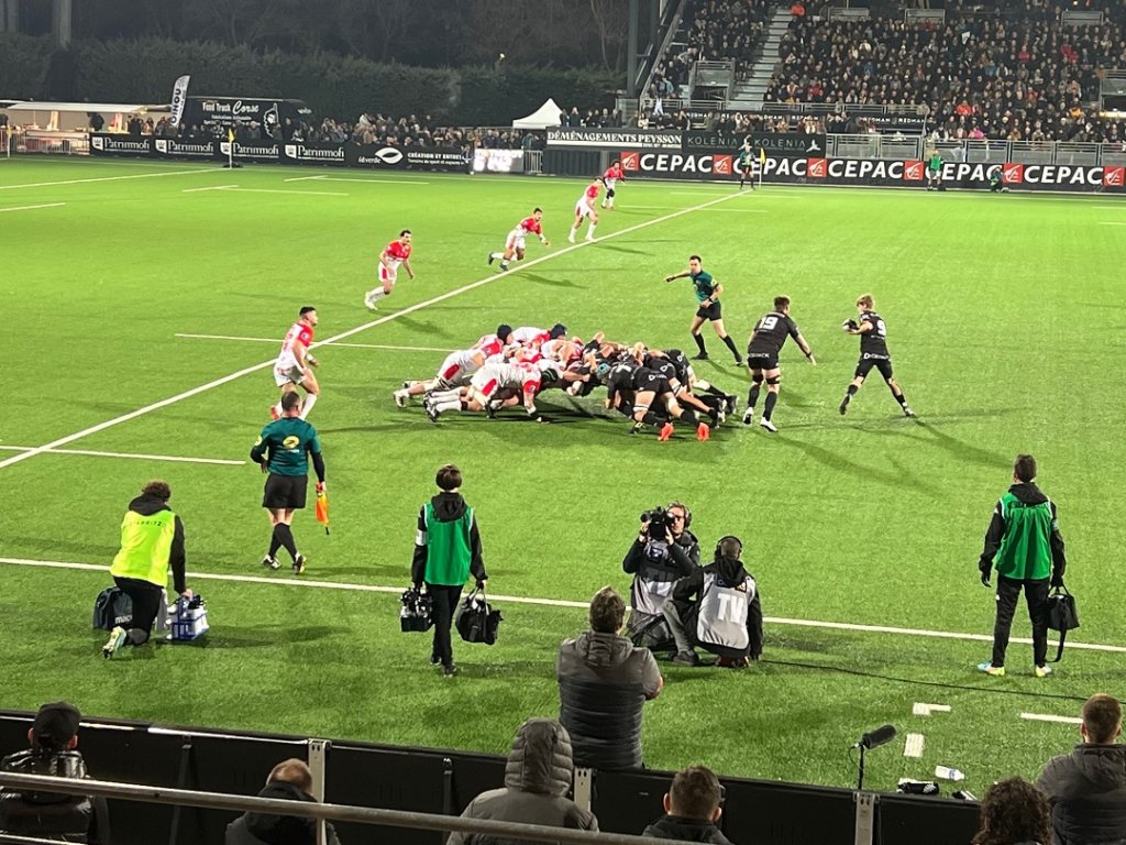 Les Aixois ont été solides dans les phases organisées avec un Simon Tarel efficace pour lancer le jeun à la sortie des mêlées. (Photo M.E.)