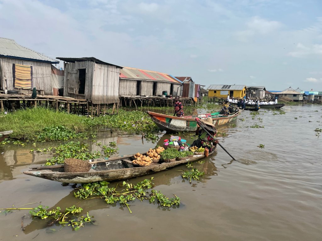 Une commerçante du marché flottant (Photo Antoine Viallet)