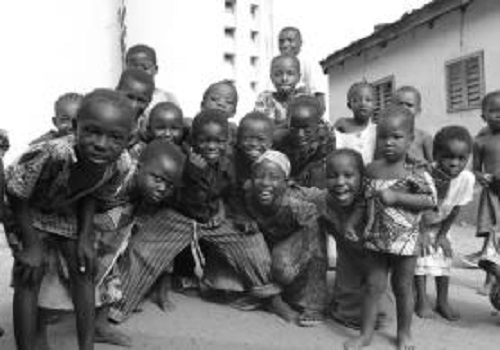 95 % des victimes de paludisme sévère ou fatal sont de jeunes ou très jeunes enfants africains. © IRD - Marianne Donnat