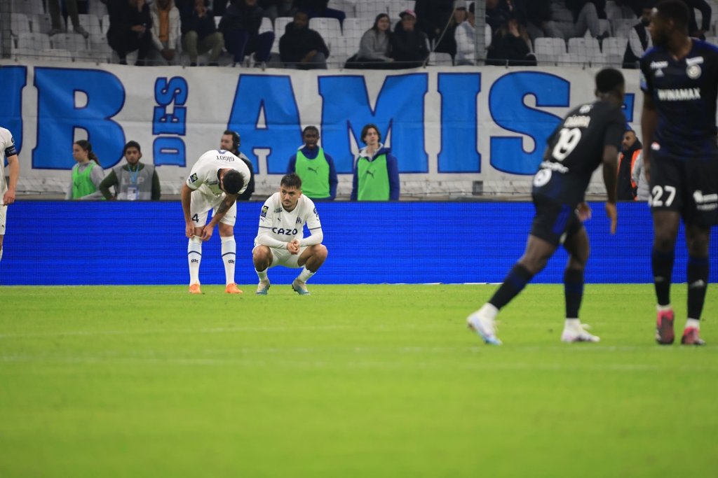 Les Olympiens sont déçus et abattus à la fin du match (Photo Laurent Saccomano/ Wallis.fr)