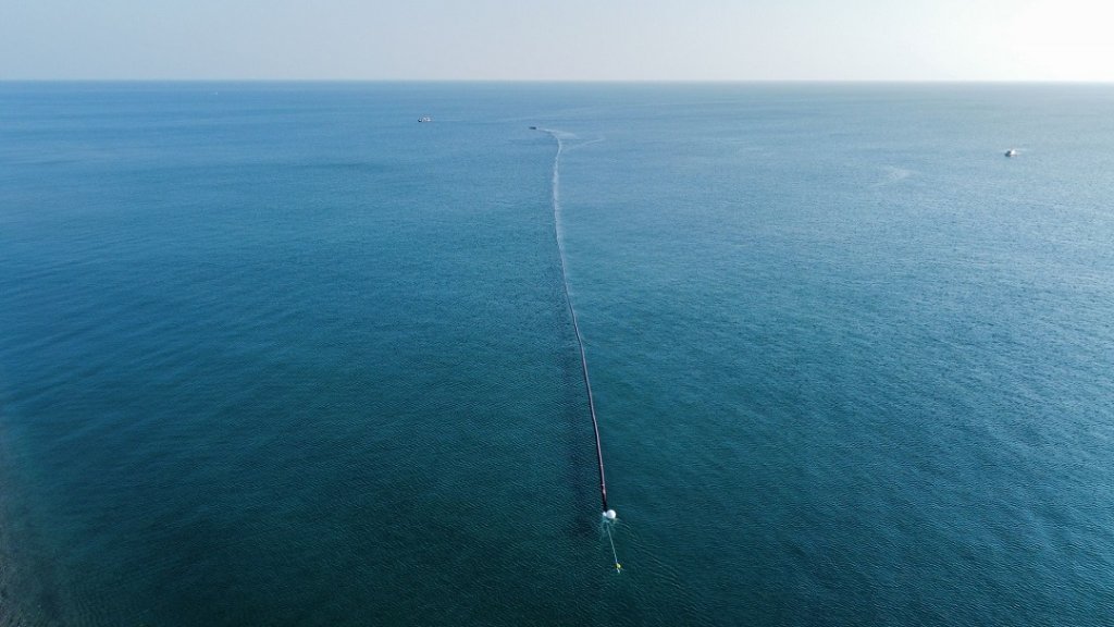 Mise à l'eau du fourreau (Photo Sébastien Xaxa)