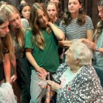 Denise Toros-Mater, rescapée d’Auschwitz, s'adresse aux plus jeunes afin que cette mémoire évite que l'horreur puisse à nouveau montrer son visage (Photo Joël Barcy)