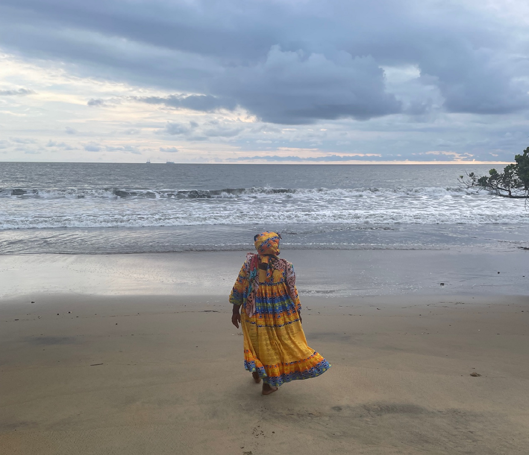 Destimed femme sur la plage K