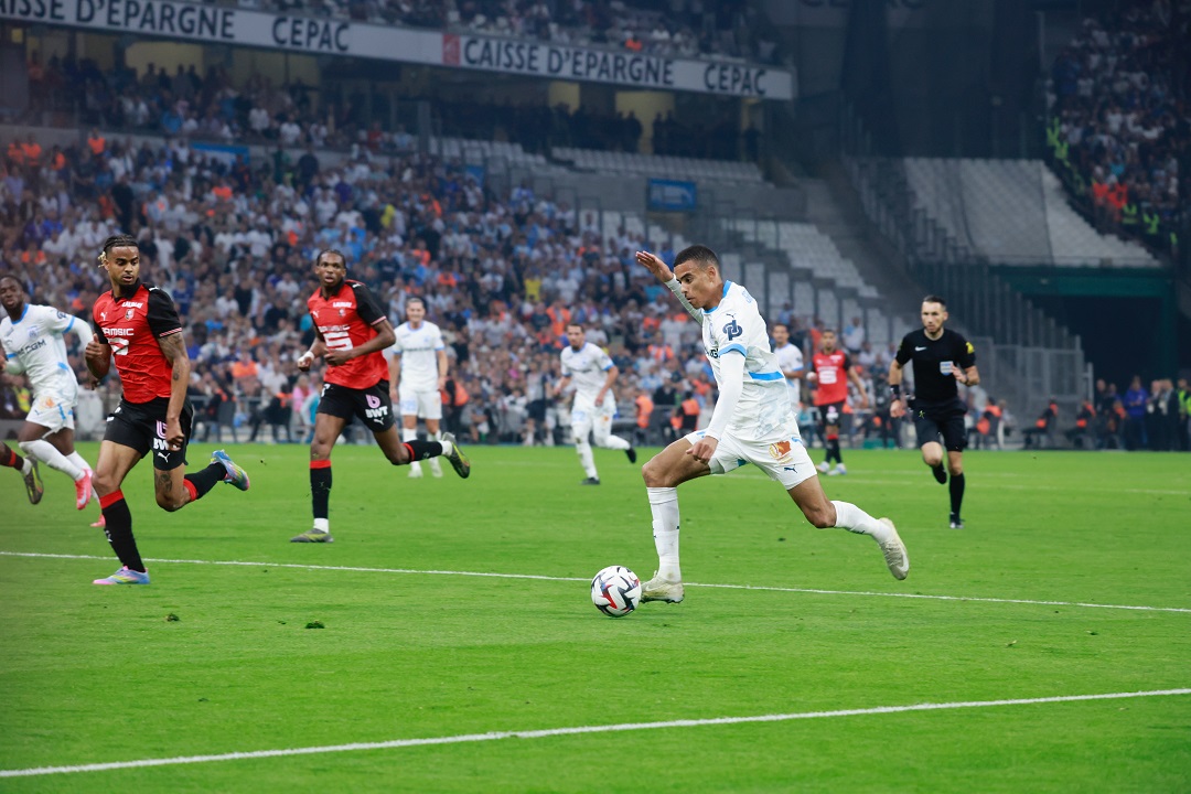 Buteur et passeur pour Aubameyang, Mason Greenwood a réussi son match à Paris (Photo Laurent Saccomano/Wallis. fr)