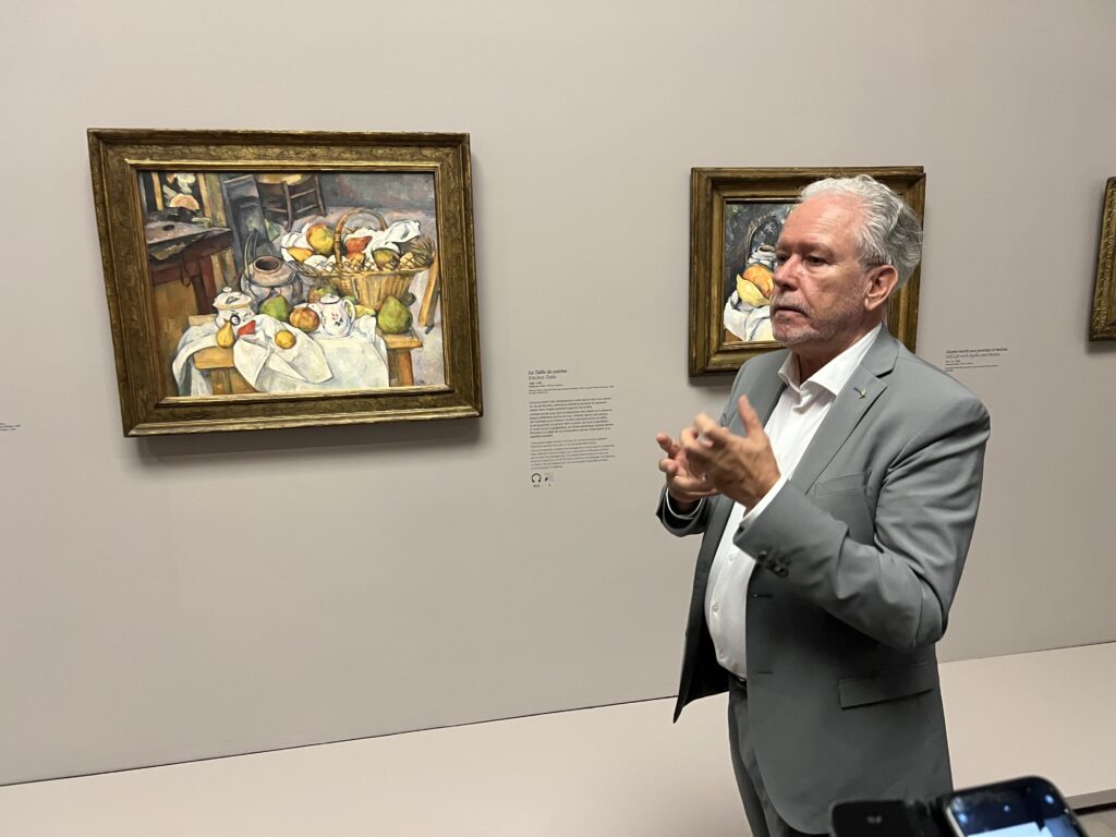 Bruno Ely aura passé une partie de son été à commenter l'exposition majeure "Cezanne au Jas de Bouffan" (ici "La table de cuisine") dont il est le commissaire général. Il vient de publier aux éditions Venus Star Point, sous l'égide de la Société Paul Cezanne, un ouvrage "Cezanne entre quatre murs" consacré au grand salon du Jas de Bouffan de 1859 à 1899 © M.E.