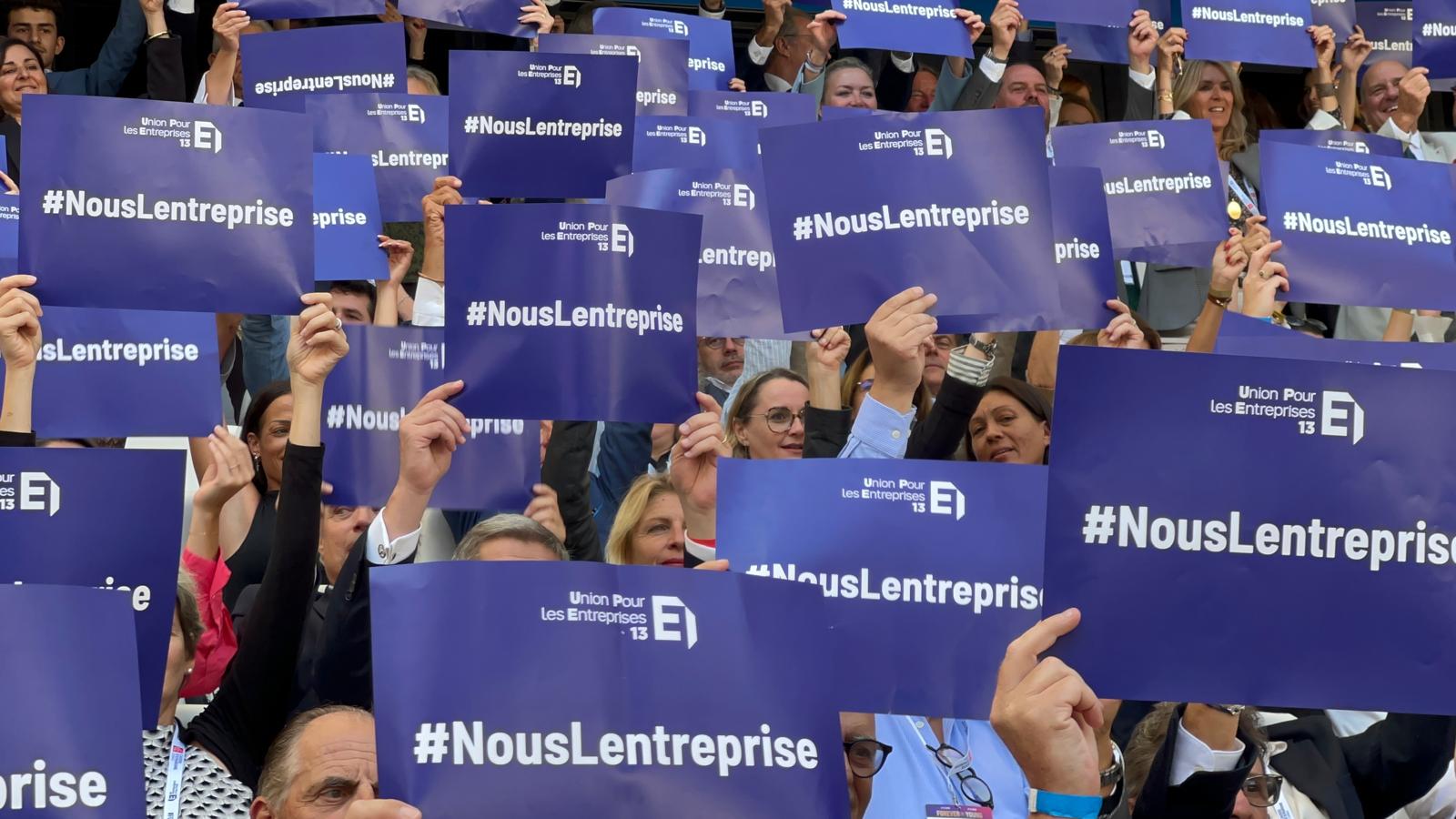 Les chef d'entreprise ont réalisé un tifo au sein du Stade Vélodrome avec un slogan #nousLentreprise ©Joël BARCY