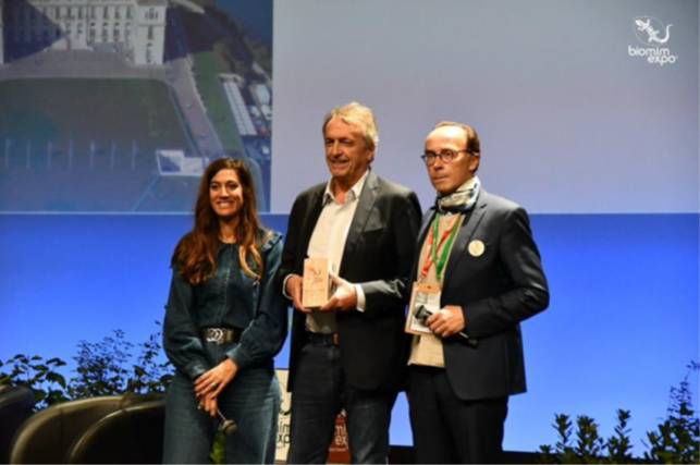 Alain Thibault, Président d’Agriodor reçoit le 1er Prix Biomim’expo Awards 2025 Catégorie Startups aux côtés de Sandra Rey Présidente du Jury et d’Alain Renaudin Président fondateur de Biomim’expo © DR