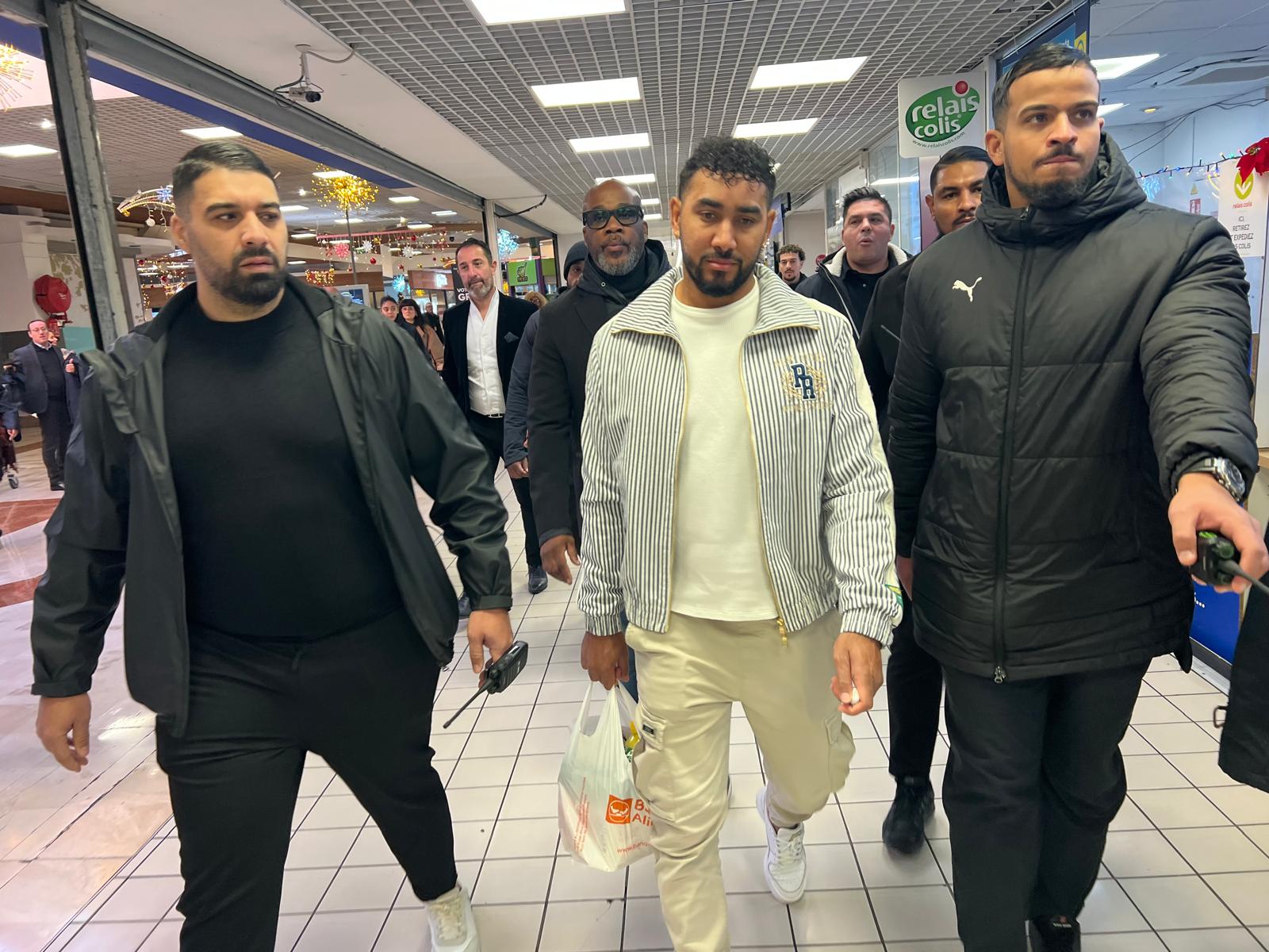 Dans certains supermarchés vous pourrez croiser Dimitri Payet, parrain de la Banque Alimentaire 13 © Joël Barcy