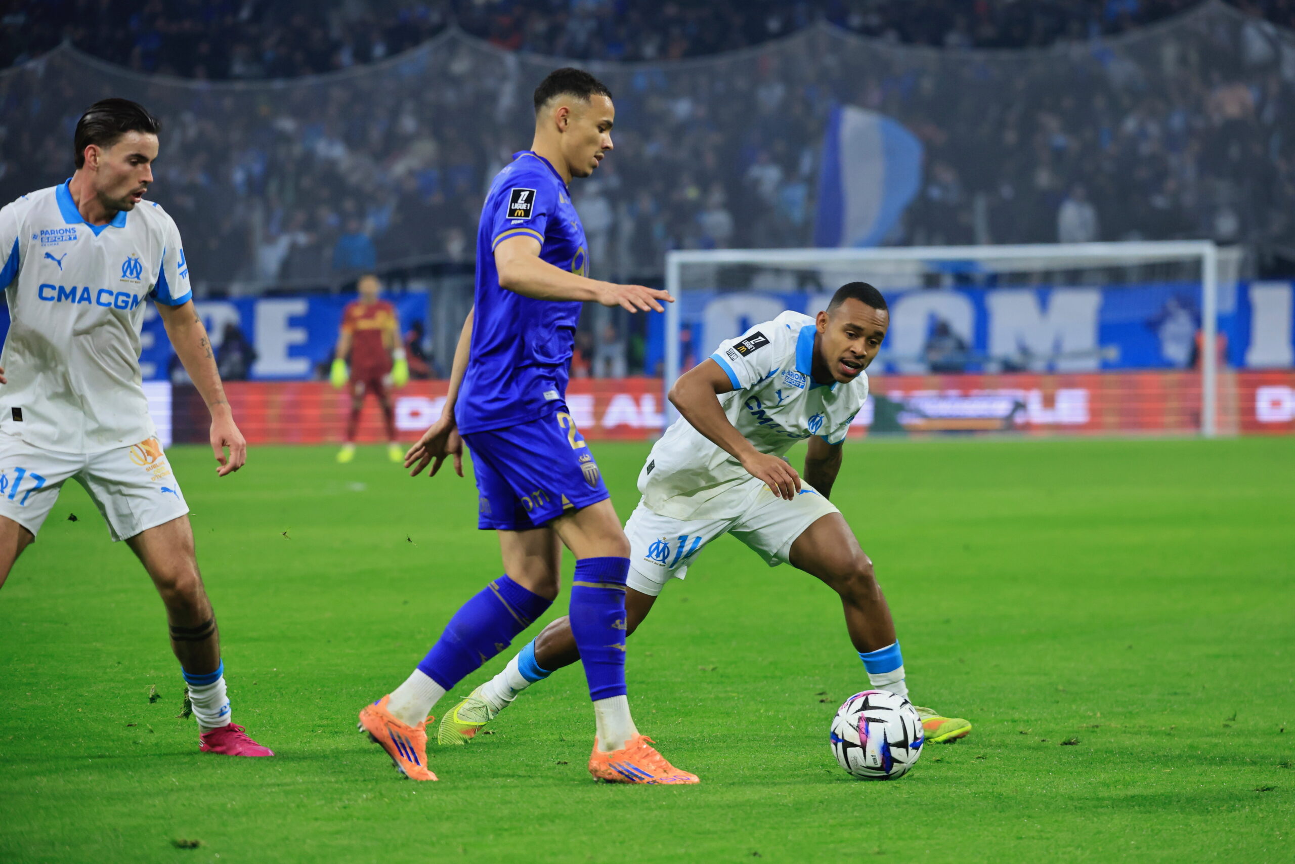 Duel pour le ballon entre les Brésiliens Paixao et Vanderson (Photo Laurent Saccomano/Wallis.fr)