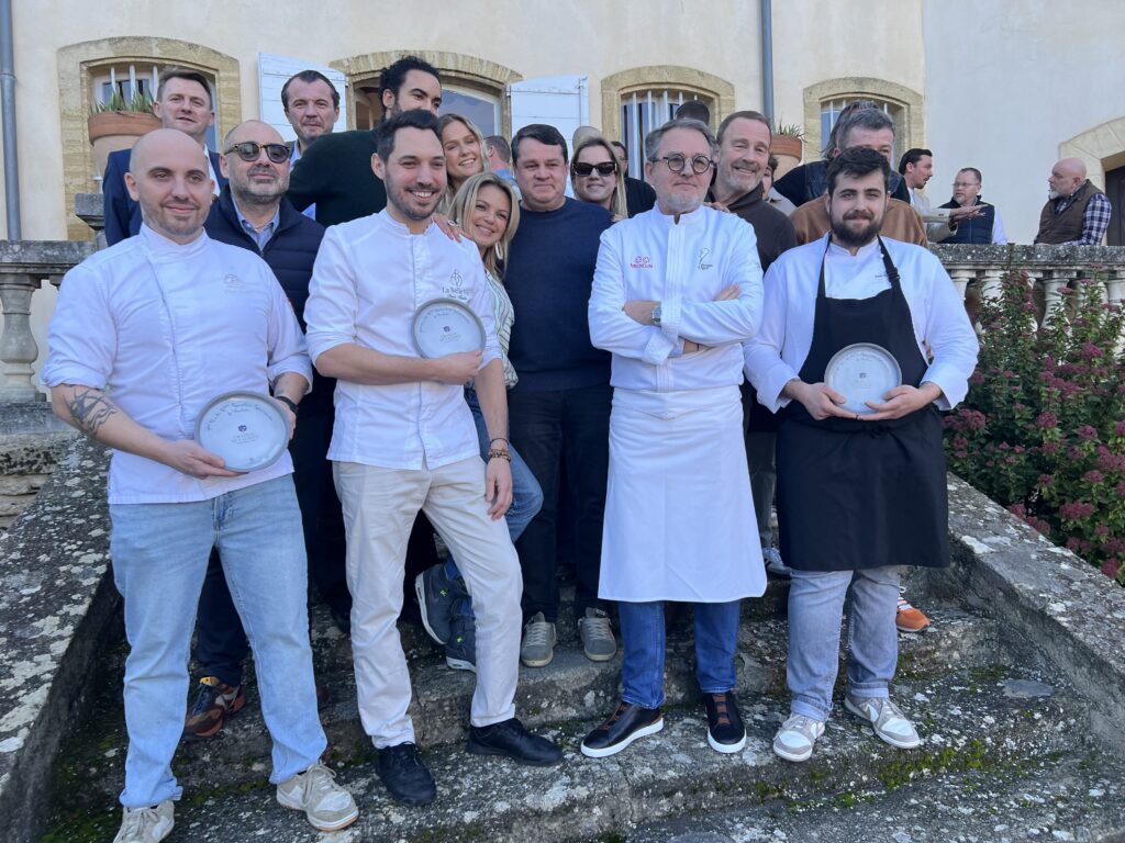 Destimed Thomas Sanvoisin Denis Martin Bruno Oger et Joris Tixador devant les membres du ry et les partenaires
