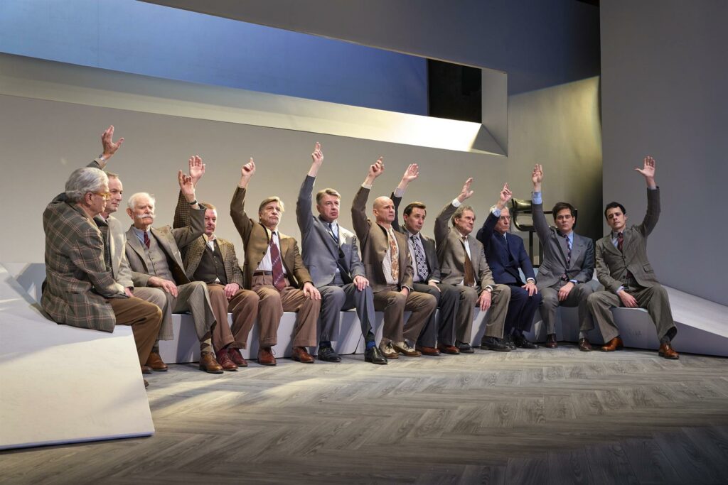 Destimed 12 hommes en colere Photo Bernard Richebe 3