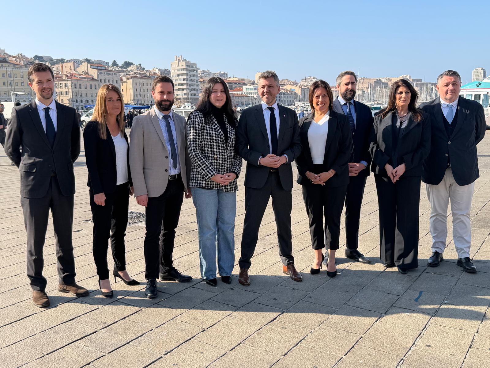 Franck Allisio entouré des 8 têtes de liste des secteurs marseillais © Joël Barcy