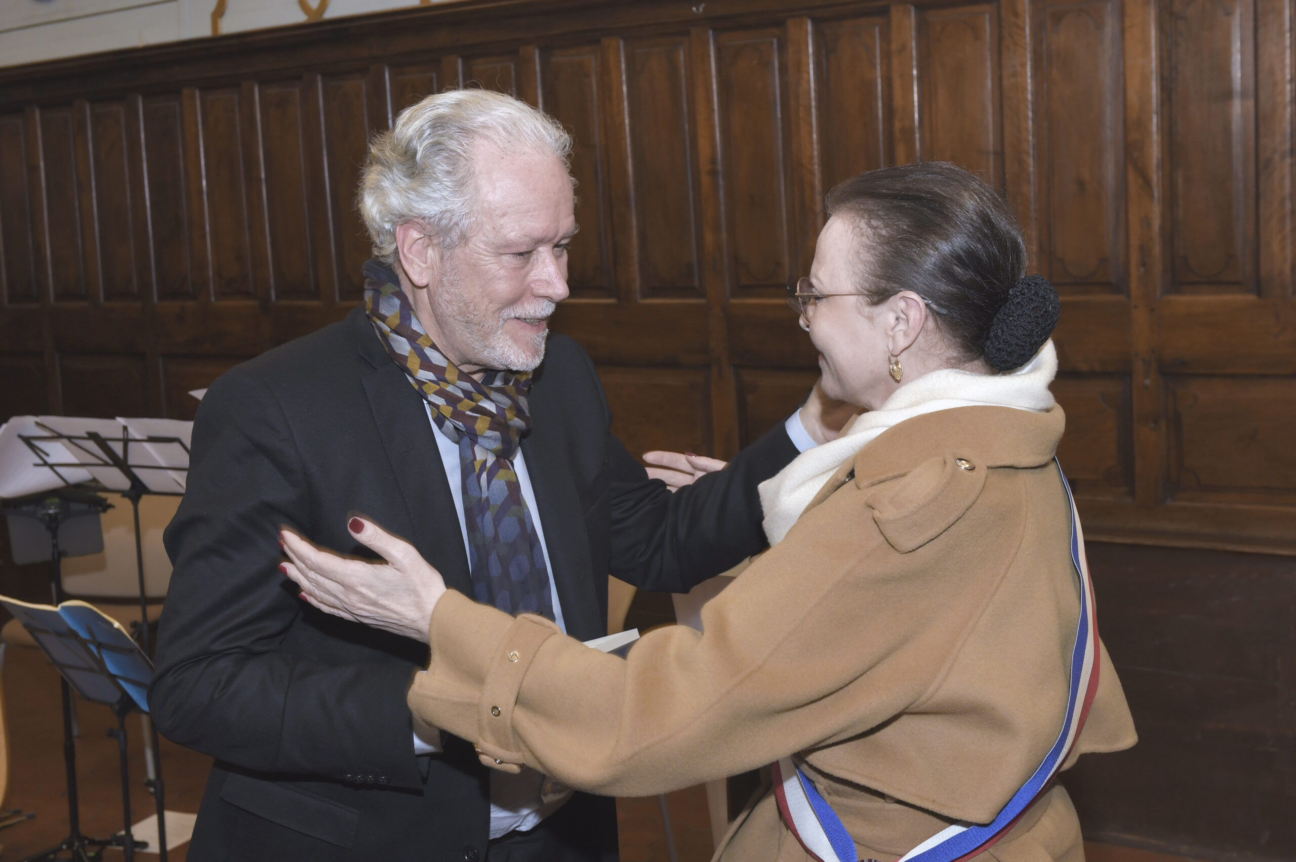 Bruno Ely a reçu la médaille de la ville d’Aix-en-Provence des mains de son maire, Sophie Joissains. ©Jean-Eric ELY