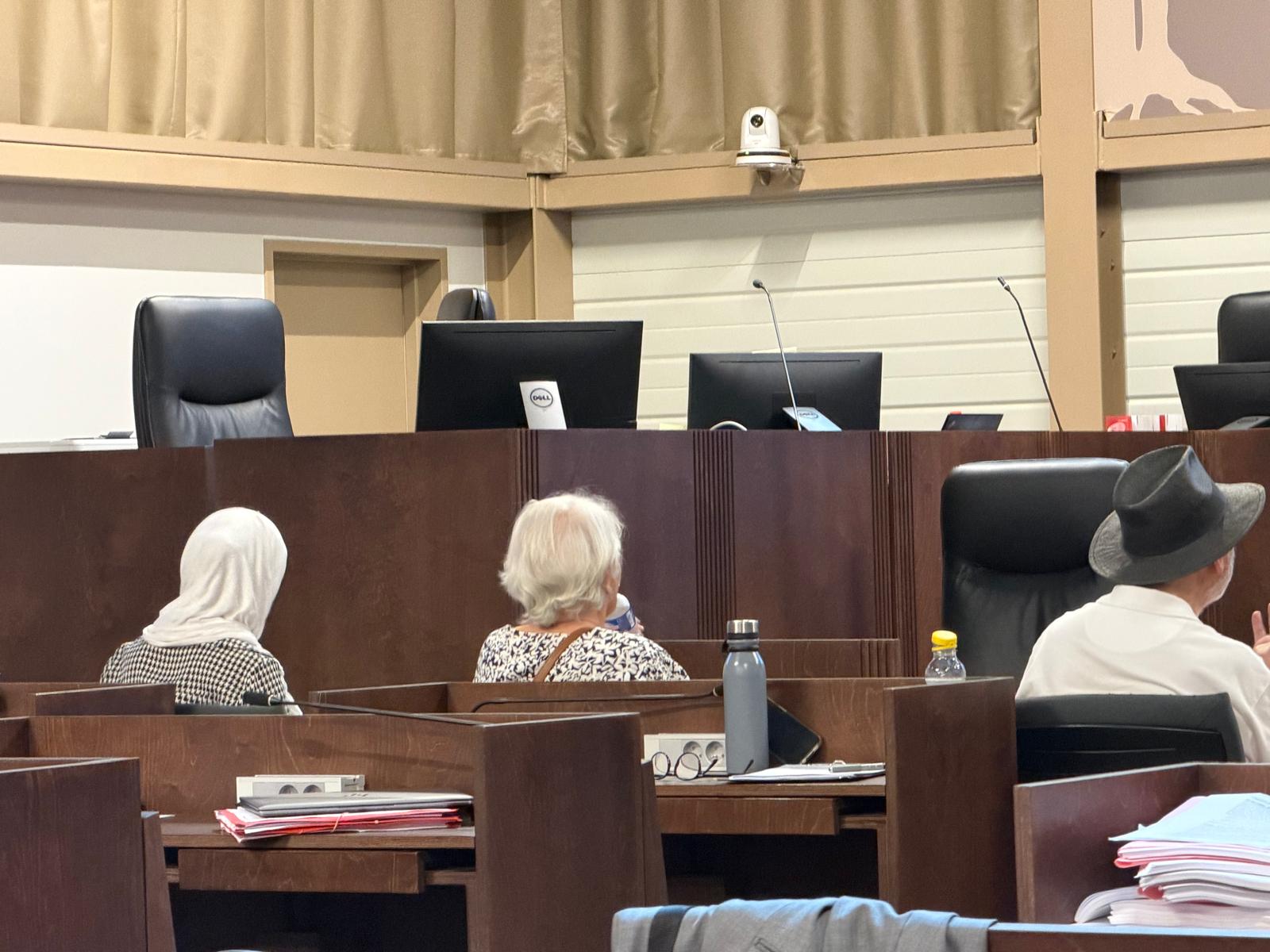 Leïla Hireche et les époux Dahan lors de l’ouverture du procès du Marché du Soleil, devant le tribunal judiciaire de Marseille. (Photo Joël Barcy)