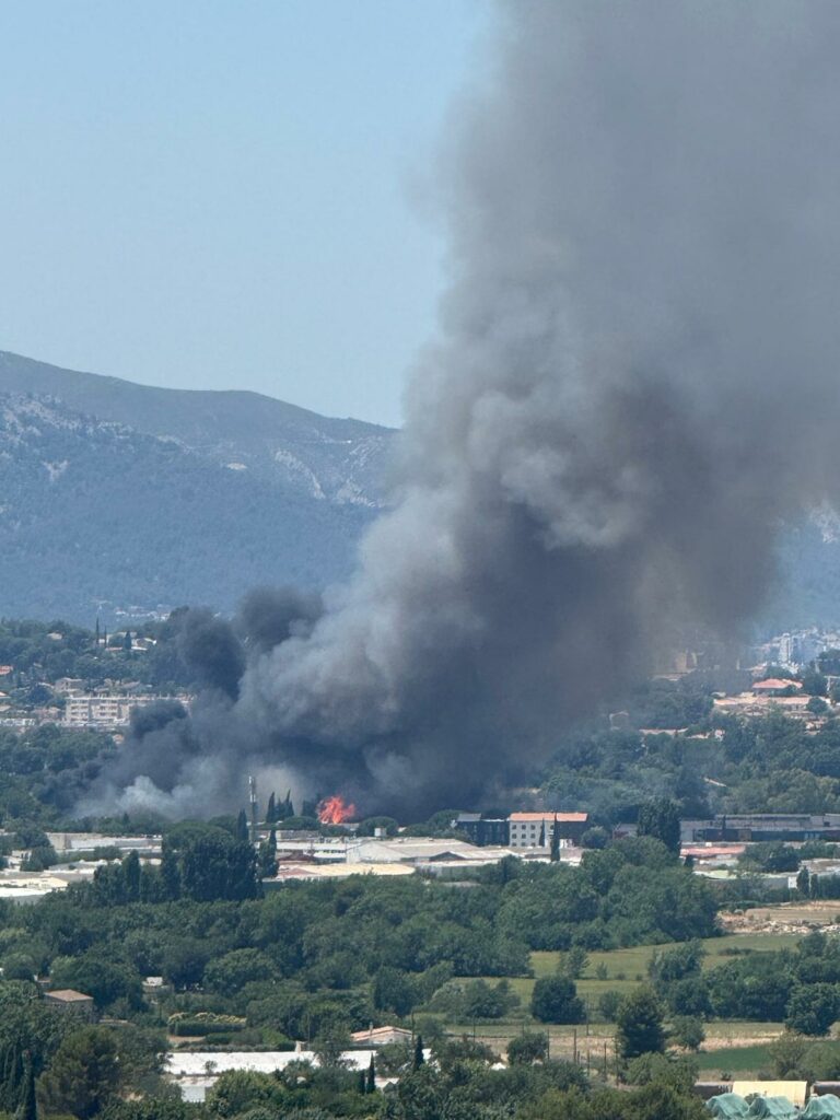 Destimed feu aux Paluds