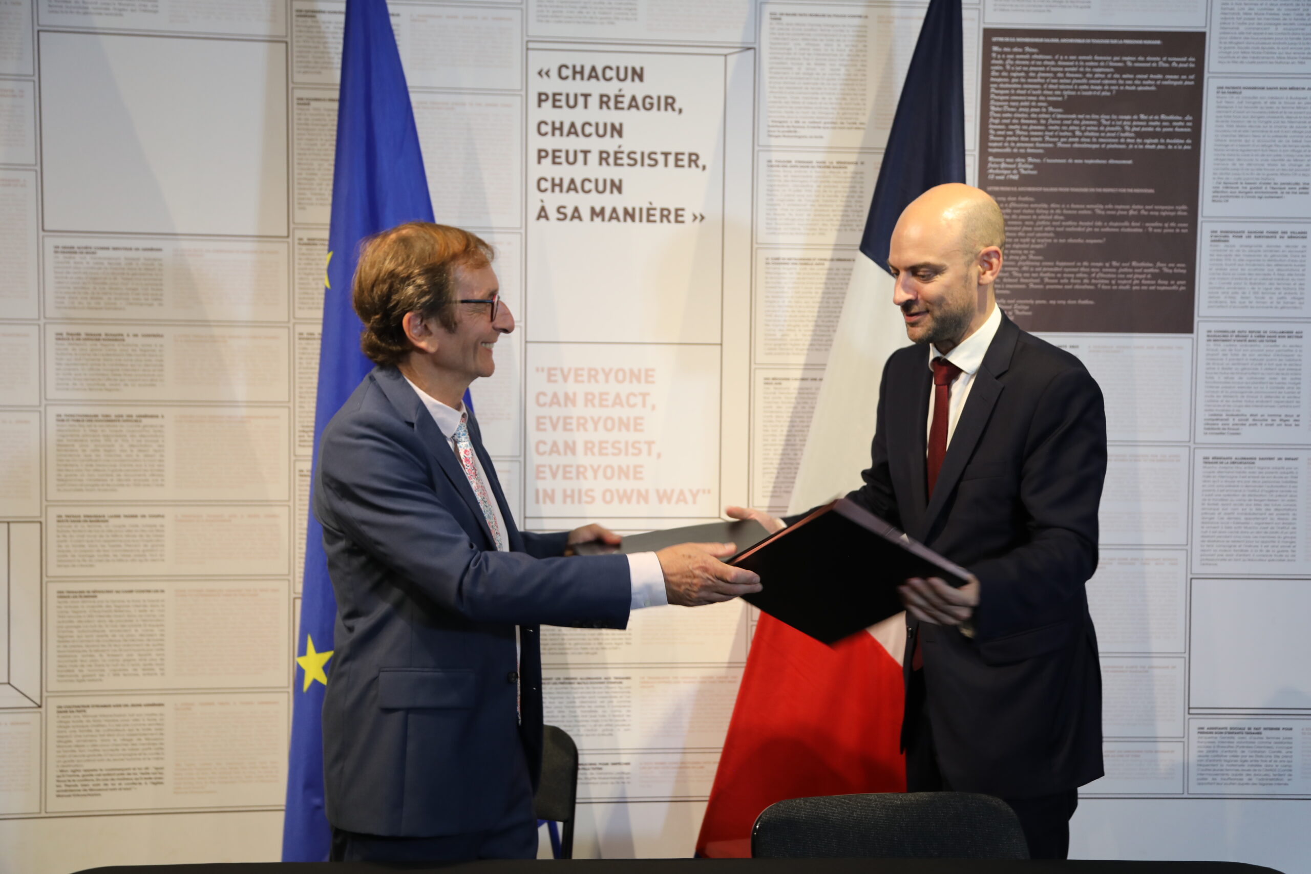 Jean-Noël Barrot, ministre de l’Europe et des Affaires étrangères reçu par Claude Kupfer, le nouveau président de la Fondation du Camp des Milles ©FDCDM