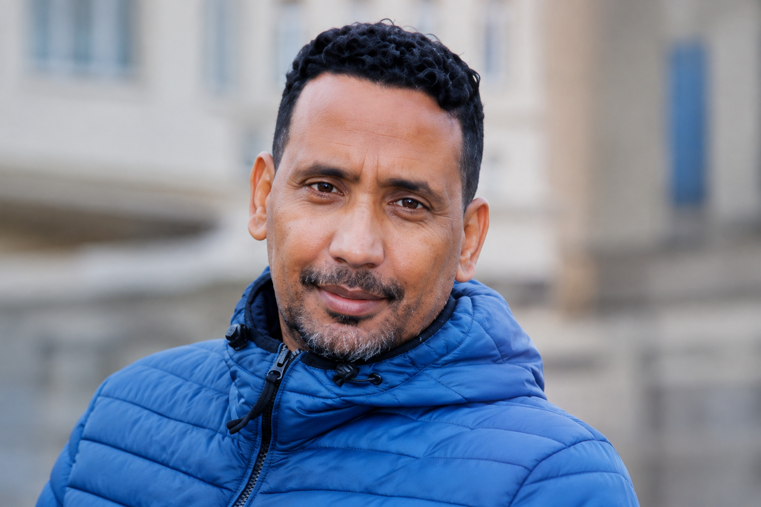 Mohamed Elbaikam, militant sahraoui indépendant et défenseur des droits humains. Photo DR – image retravaillée par IA.