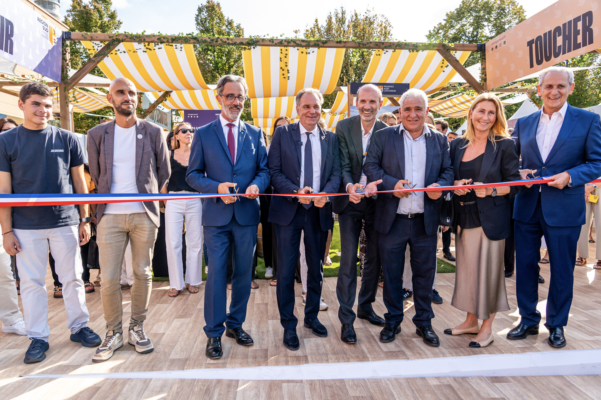 Renaud Muselier, accompagné d’élus, a inauguré l’espace Région Sud à la Foire de Marseille. (Photo Lara Balais )