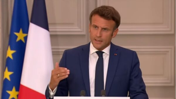 Emmanuel Macron a réuni vendredi 18 septembre à l’Élysée les principaux responsables politiques, en présence des chefs des services de renseignement. © Destimed
