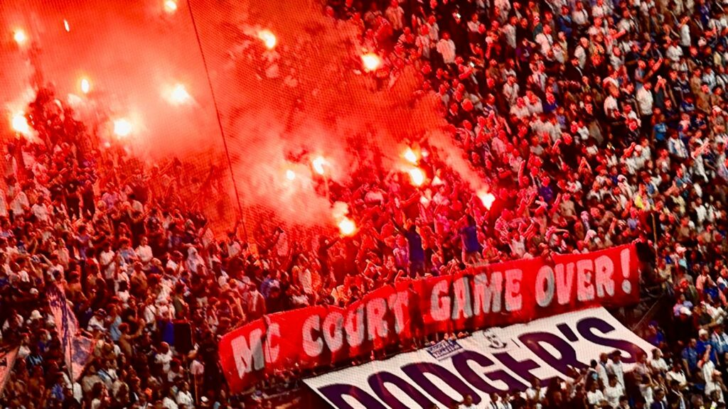 Si les supporters ont soutenu les joueurs, les dirigeants de l’OM ont, eux, été clairement pris pour cible dans les tribunes du Vélodrome (Photo Joël Barcy)