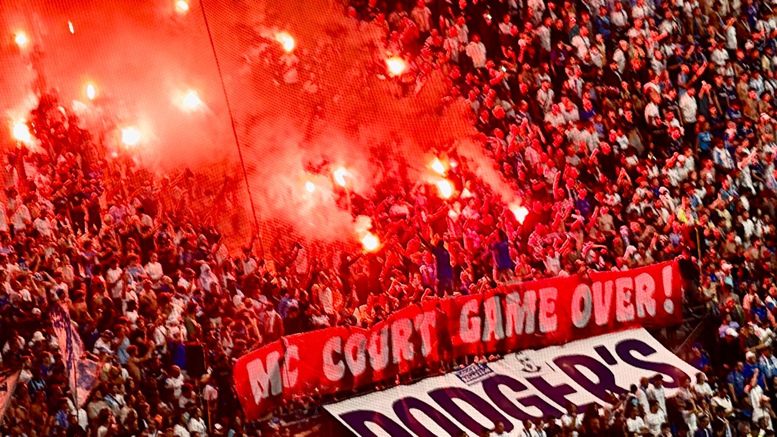 Si les supporters ont soutenu les joueurs, les dirigeants de l’OM ont, eux, été clairement pris pour cible dans les tribunes du Vélodrome (Photo Joël Barcy)