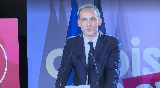 Raphaël Glucksmann, fondateur de Place publique, remporte la primaire de la gauche sociale-démocrate et se tourne vers la présidentielle de 2027 (Photo capture d’écran)