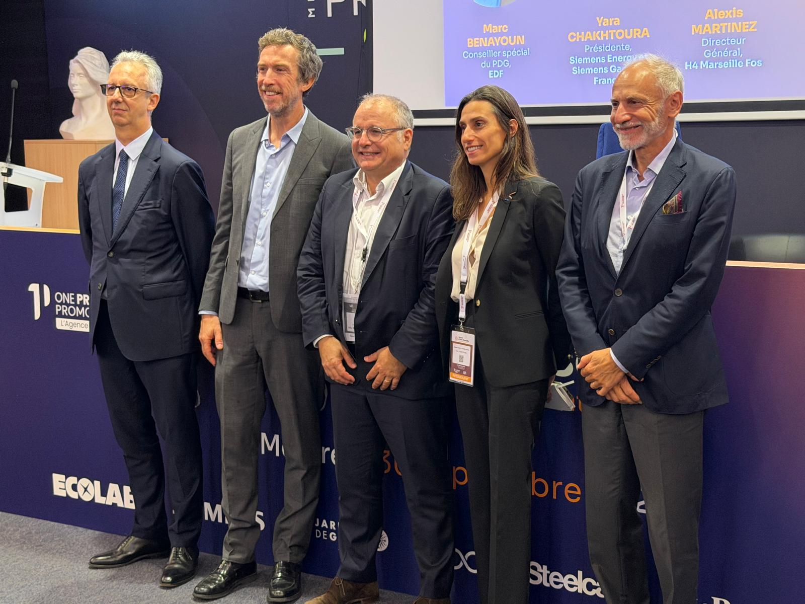 De gauche à droite : François Rousseau, Pdt ABB France – Thomas Marty, directeur développement Business Europe, Principle Power- Alexis Martinez DG H4 Marseille Fos – Yara Chakhtoura Pdte Siemens Energy et Siemens Gamesa France – Marc Benayoun , conseiller spécial du PDG EDF (Photo Joël barcy)