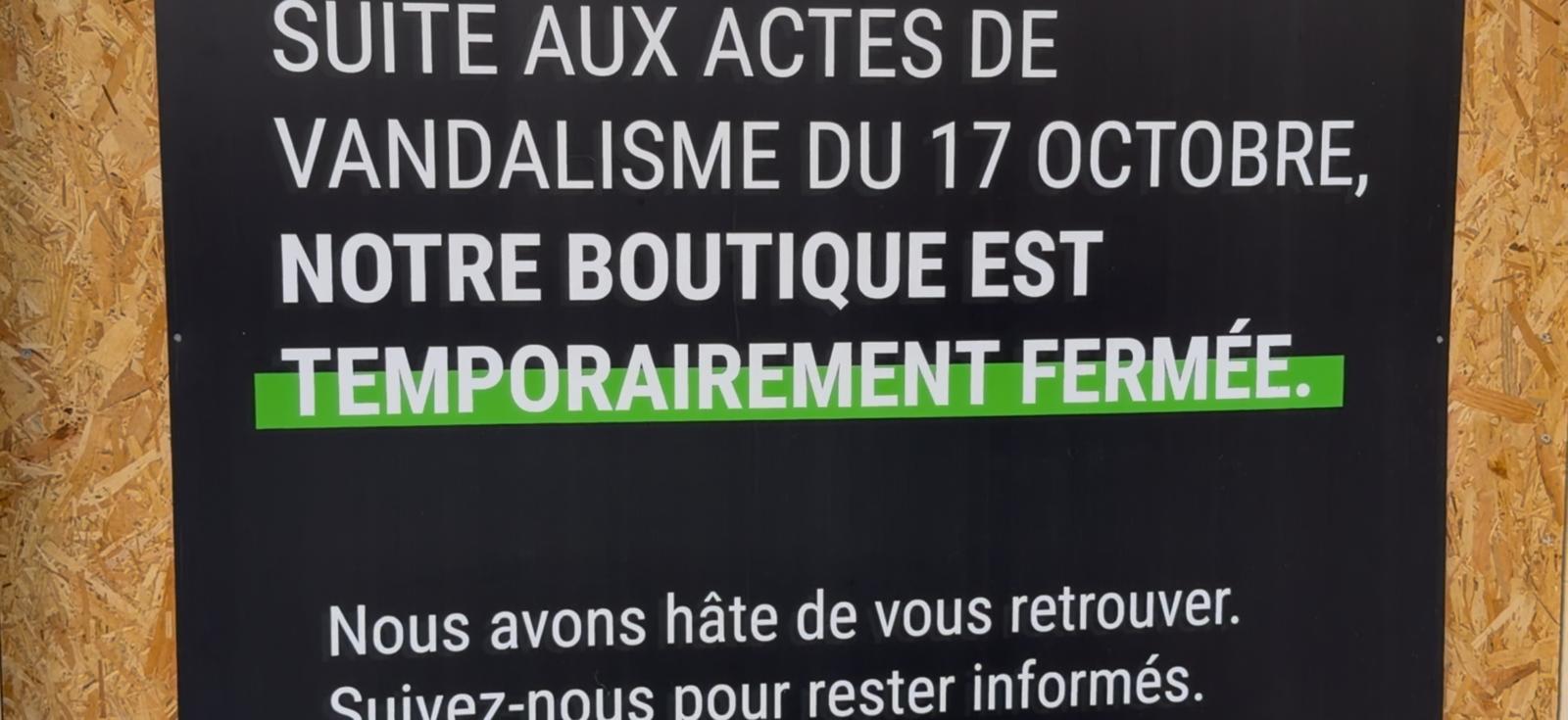 Derrière les vitrines condamnées, le désarroi des commerçants marseillais. Après les pillages du 17 octobre, certains magasins n’ont toujours pas rouvert. (Photo Joël Barcy)